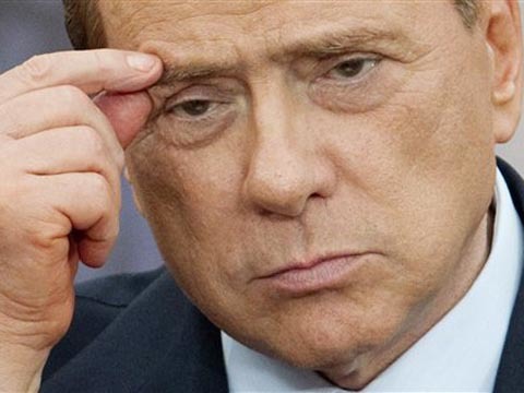 Quyết định hạ điểm Italy của Moody's không gây ngạc nhiên, nhưng mất 3 điểm một lúc đủ khiến Thủ tướng Berlusconi đau đầu. Ảnh: cdn.wn.com